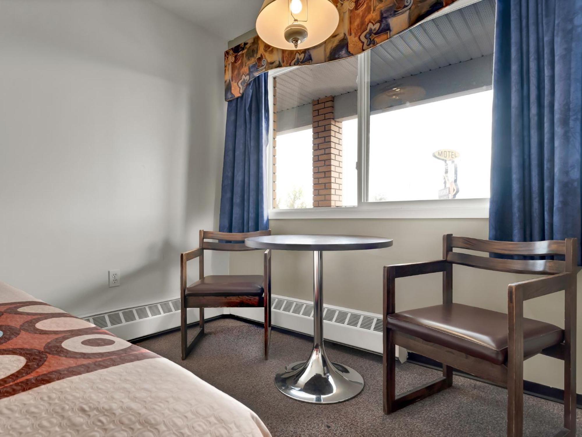 Ranchmen Motel Medicine Hat Exterior photo